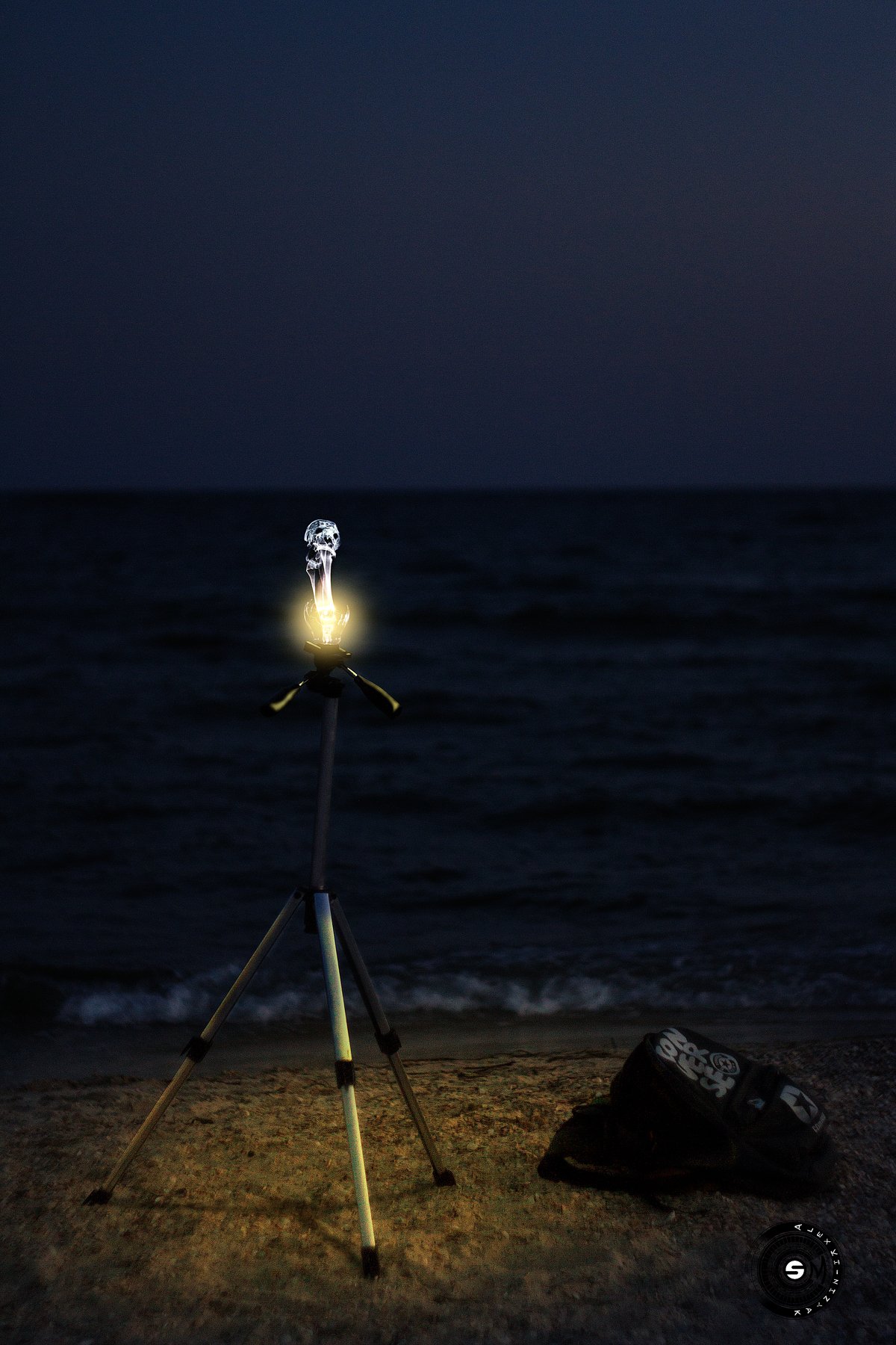 маяк, ноч, штатив, рюкзак, море, вода, волны, песок, свет, лампочка, лампа, вечер, ночь, небо, пляж, прибой, Simplici_mortE