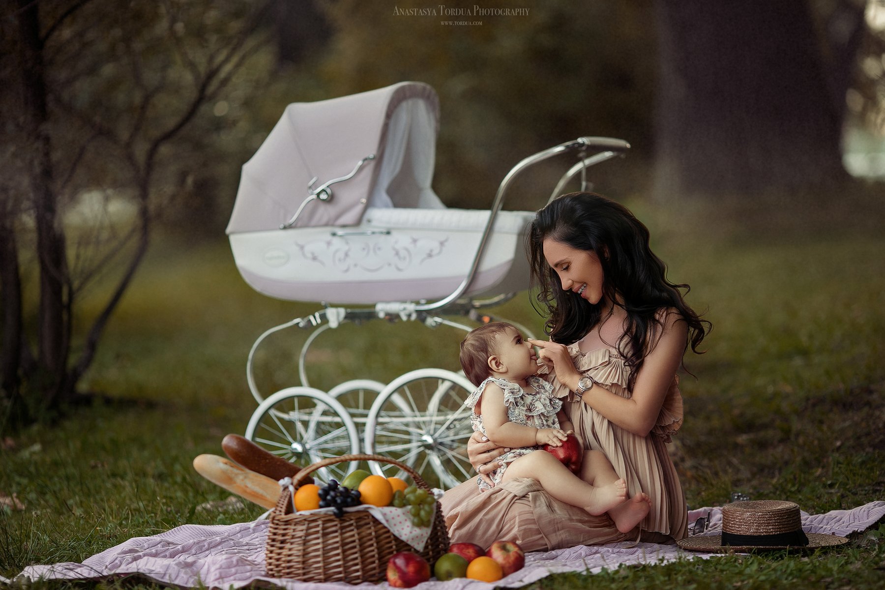 пикник лето коляска ребенок матьидитя детскаясъемка семейнаясъемка тордуа лето фрукты, Анастасия Тордуа