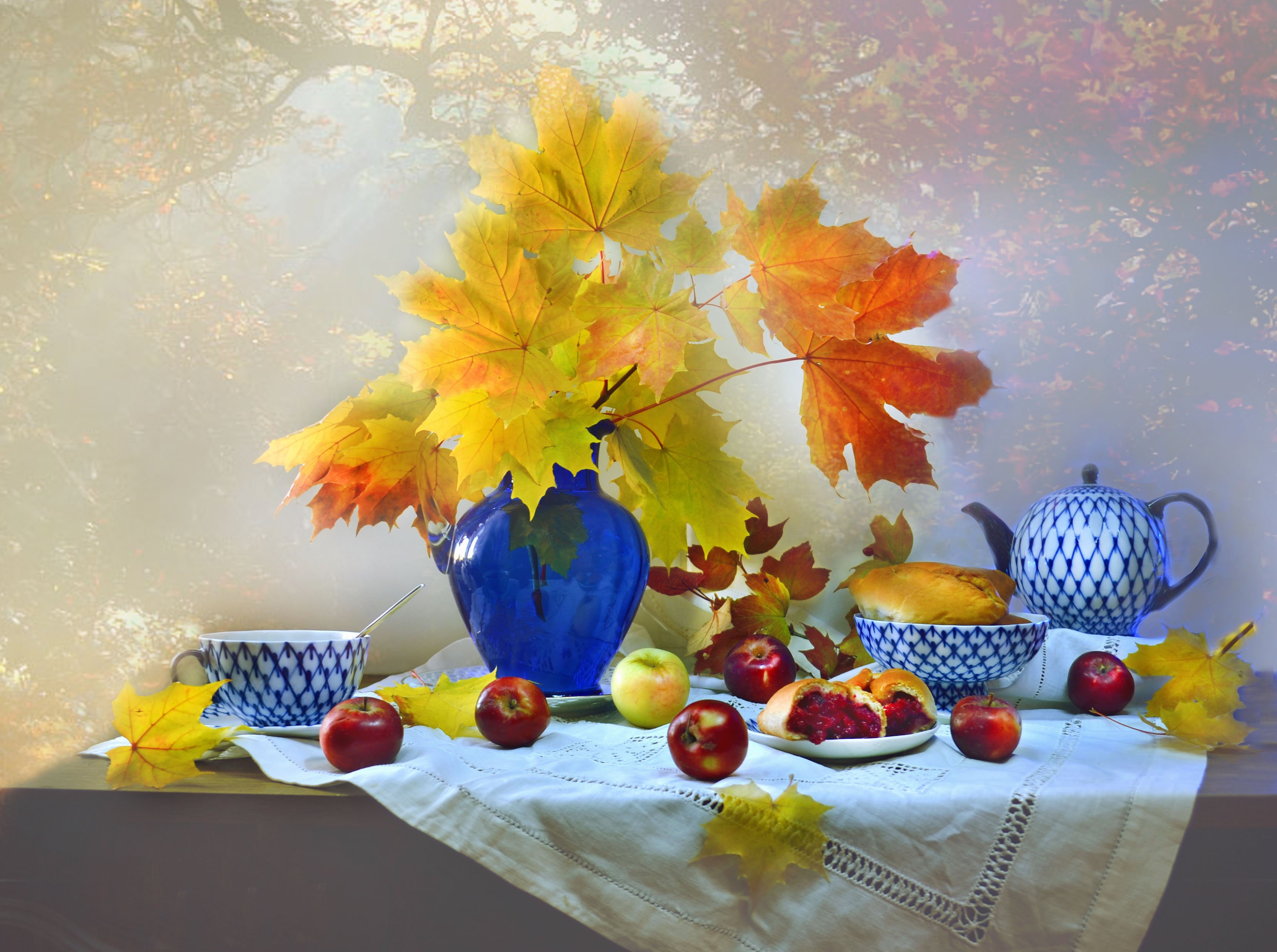 still life,натюрморт,фото натюрморт, осень, октябрь, кленовые листья, яблоки, фарфор, настроение, Колова Валентина