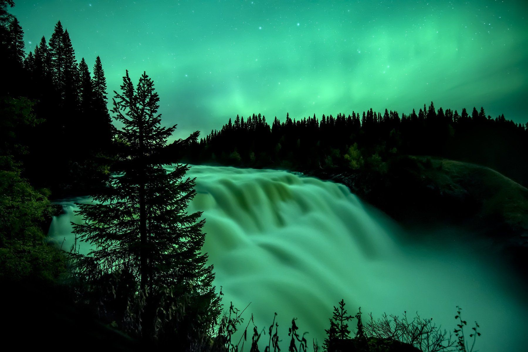 waterfall, norway, aurora, northern light, green, night, landscape, long exposure, Sylwia Grabinska