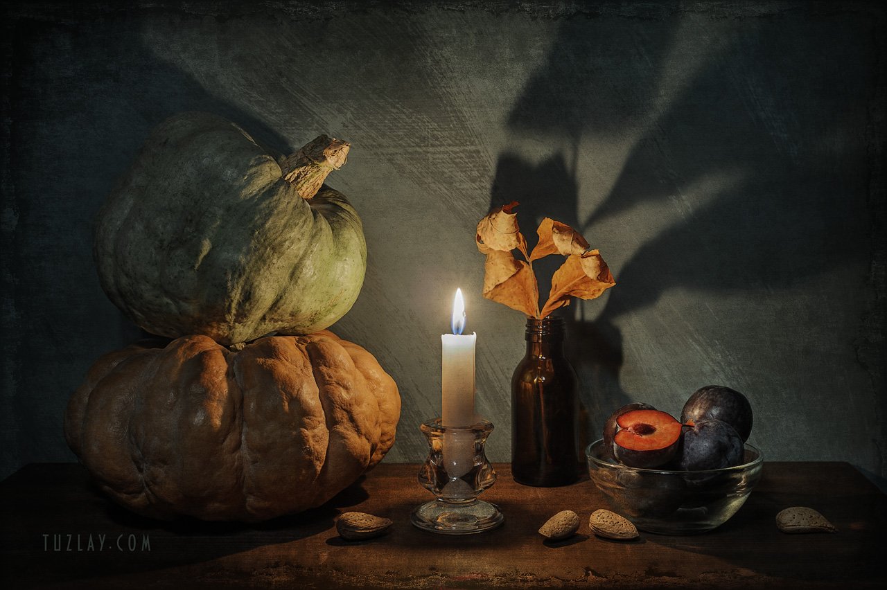 свеча, бутылёк, тени, осенние листья, тыквы, сливы, Владимир Тузлай