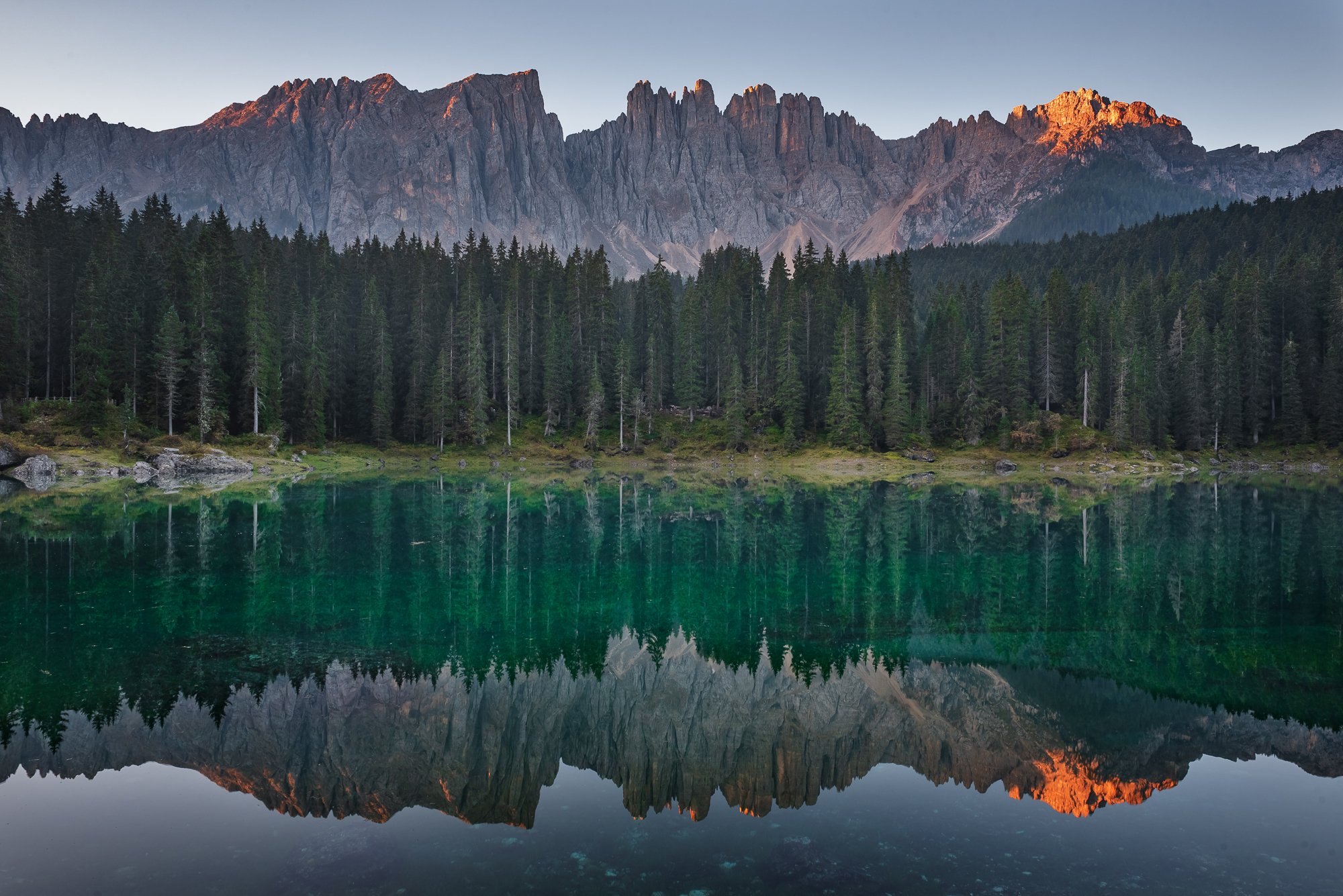 alpine,alps,background,beautiful,europe,forest,italy,lake,landscape,mountain,nature,peak,reflection,scenic,sky,sunrise,tourism,travel,turquoise water,view,water, Косарев Борис