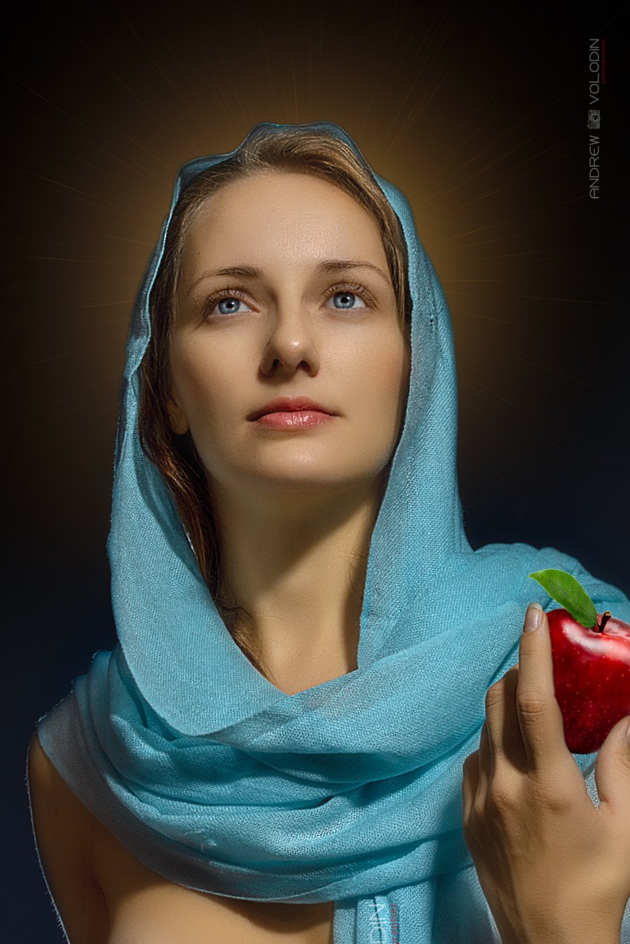 девушка портрет палантин платок яблоко библия мария магдалина нимб свечение, Андрей Володин