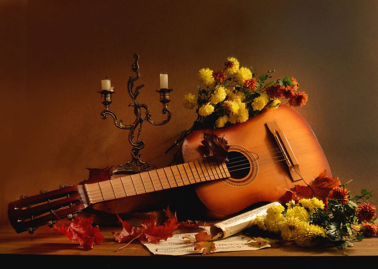 Инструменты для романса. Натюрморт с гитарой. Тематический натюрморт. Натюрморт с музыкальными инструментами. Музыкальные инструменты и цветы.