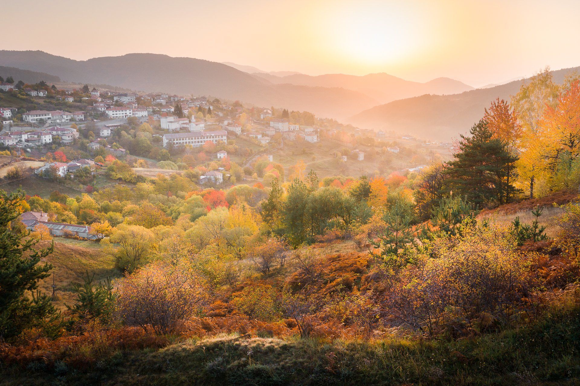 #деревня #bulgaria #rhodope mountains #mountains #autumn #sunrise #village #sun #colors, Mая Врънгова