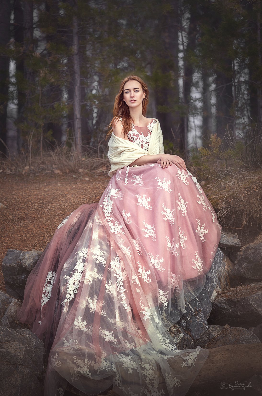 красивое платье, розовое платье, красивая девушка, на берегу, каменный берег, Ольга Бурмистрова