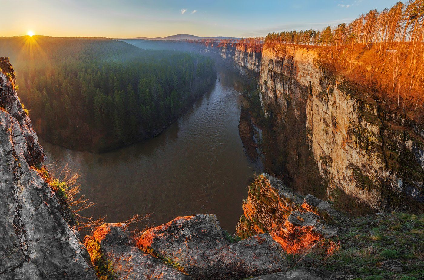 Большие Притёсы и река Ай. Фотограф Альберт Беляев