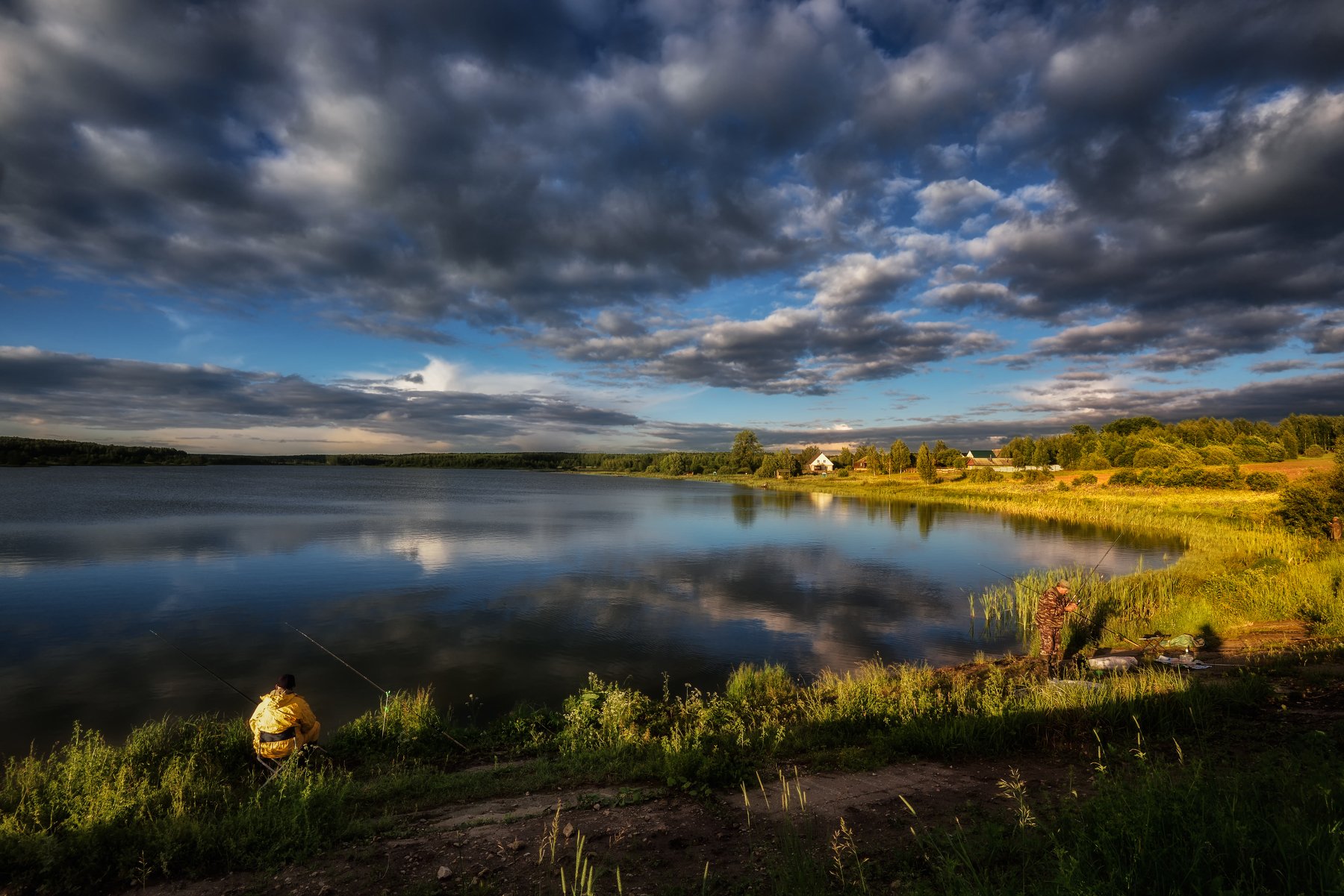вечер,озеро,рыбаки,небо,облака,отражение, Виталий Полуэктов