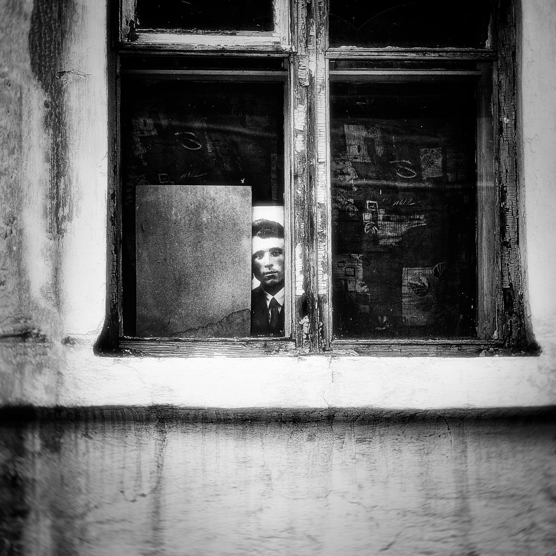 портрет, фотография, окно, черно -белое, рама, стена, фактура, Игорь Крюков