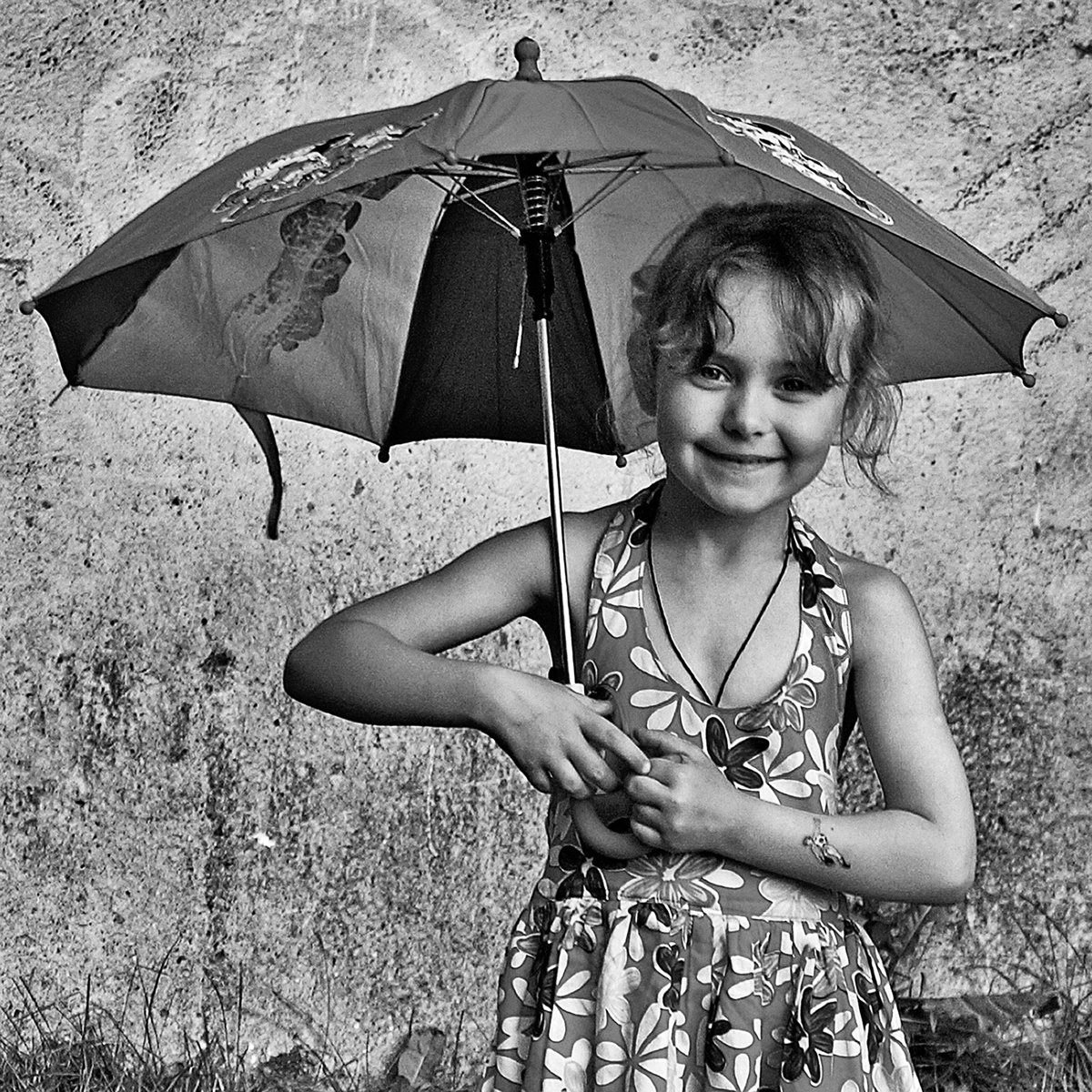 портрет, девочка, глаза, взгляд, зонтик, чб, апатиты, Николай Смоляк
