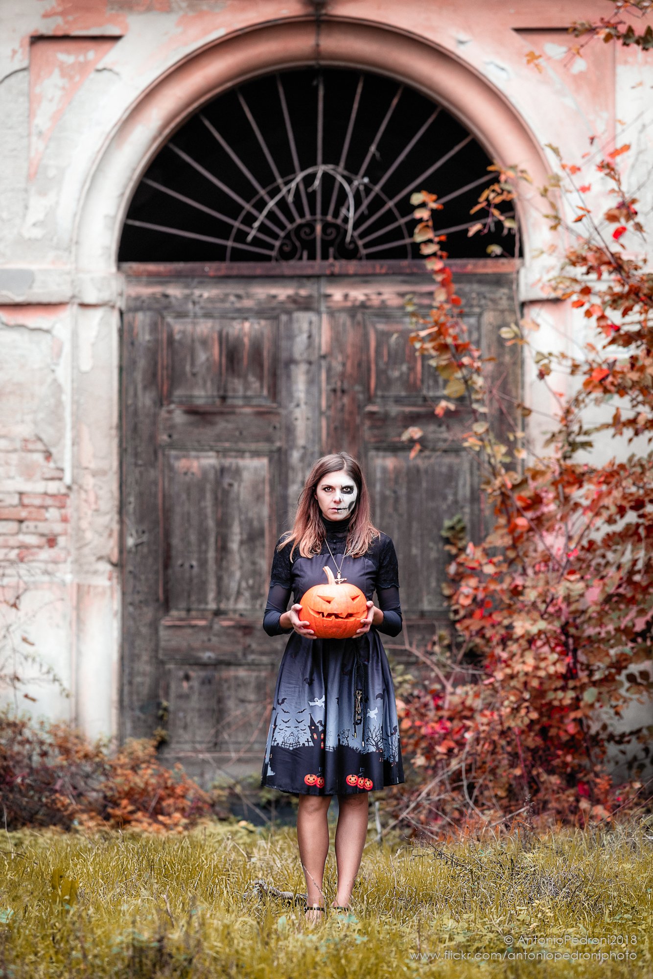 door, pumpkin, house, model, modella, urbex, portrait, halloween, Antonio Pedroni