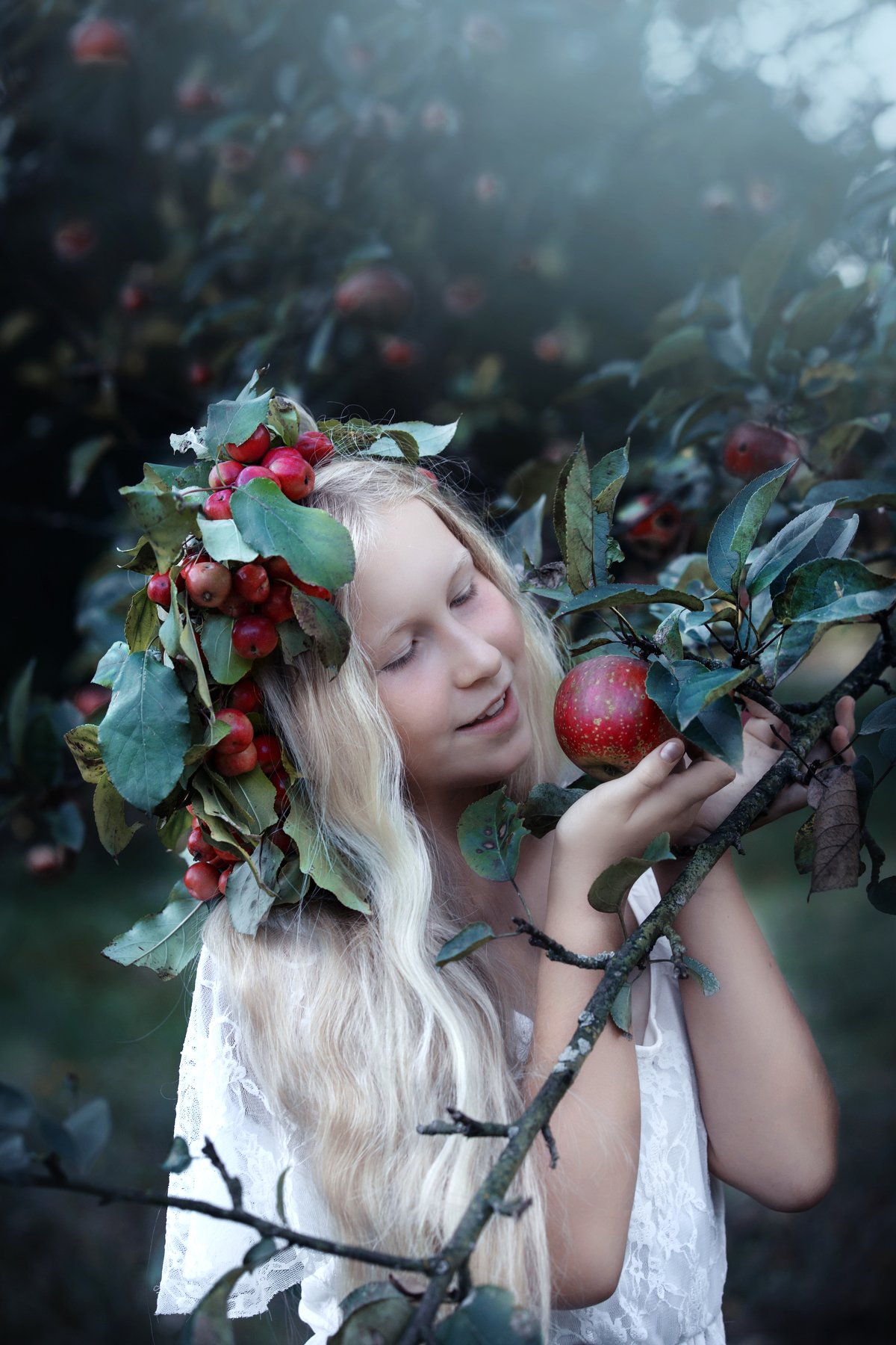 portrait, apple, apples, garden, autumn, girl, red, Tetyana Vysochanska