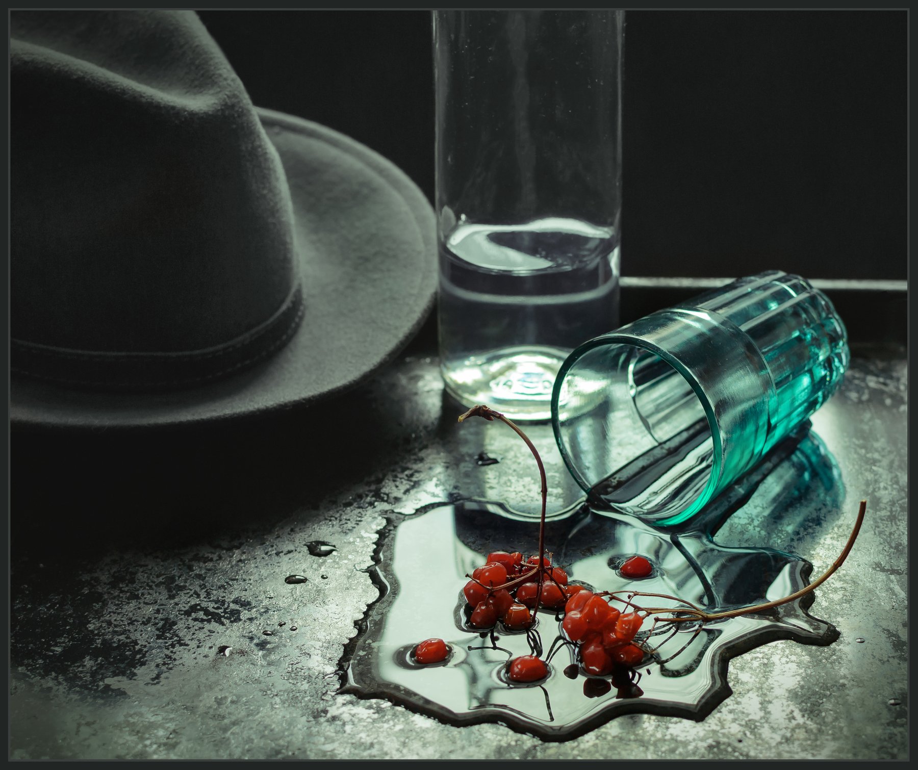 натюрморт, still life, калина, стакан, бутылка, шляпа, Андрей Угренинов