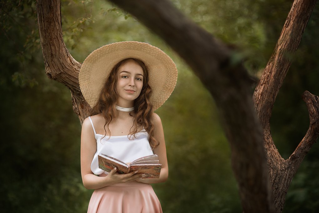 girl шляпа девушка ветки дерево книга, Вероника Баласюк