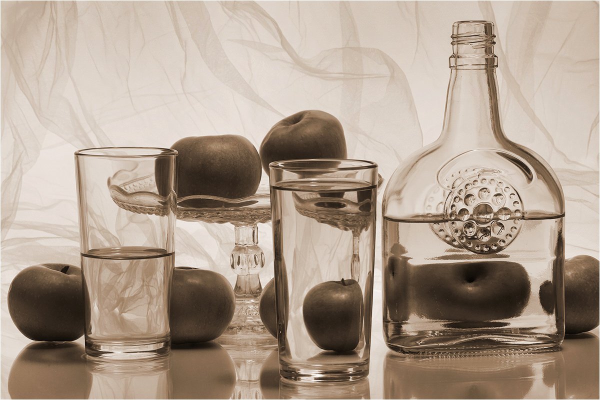 яблоки, зелёные яблоки, бутылка, стакан, стаканы, сепия, натюрморт,, Victor Pechenev