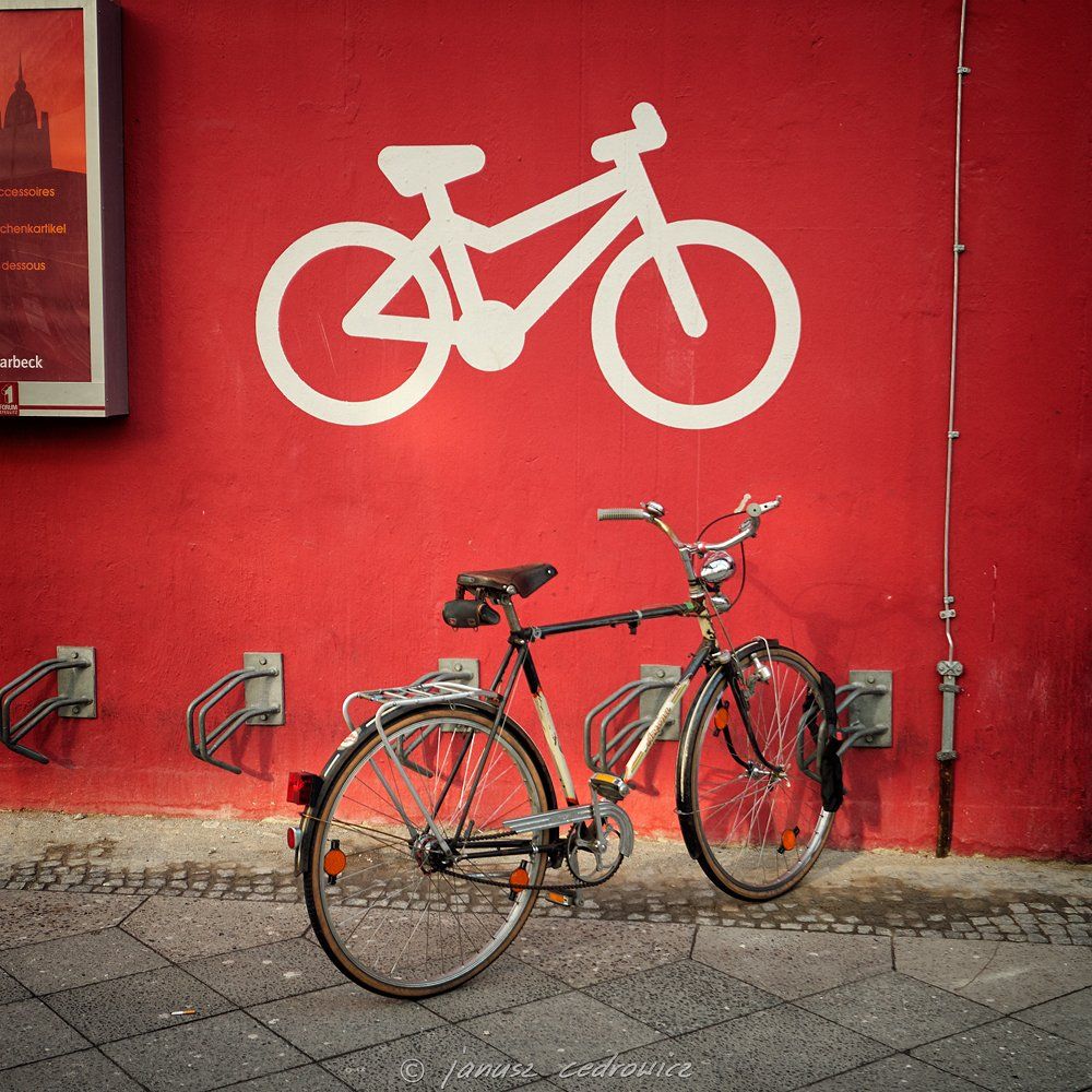 berlin, germany,street,city,sidewalk,parking,bike,bicycle,cycling,urban,traffic,sign,wall,painting,fuji, Janusz Cedrowicz