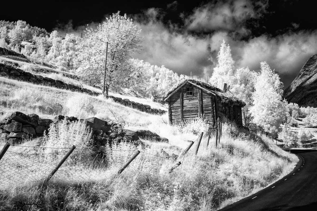 Инфракрасная фотография, Норвегия, черно-белое, дом, дорога, горы, ir, Сергей Козинцев