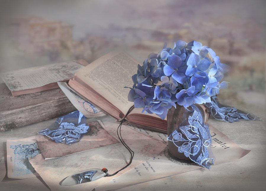 натюрморт книги букет утро винтаж ретро голубая гортензия письма амулет, Eлена Шовкопляс