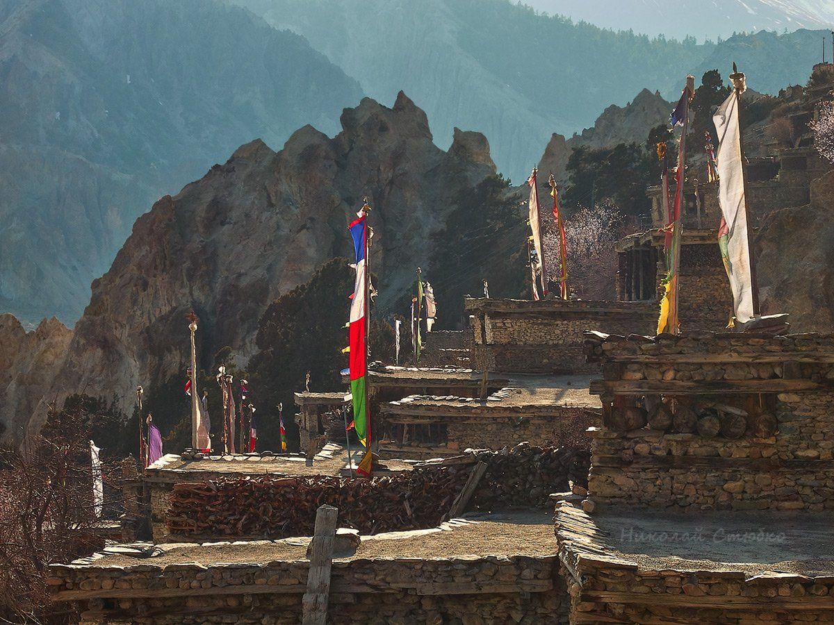 непал, гималаи, горы, мананг, флаги, Николай Стюбко