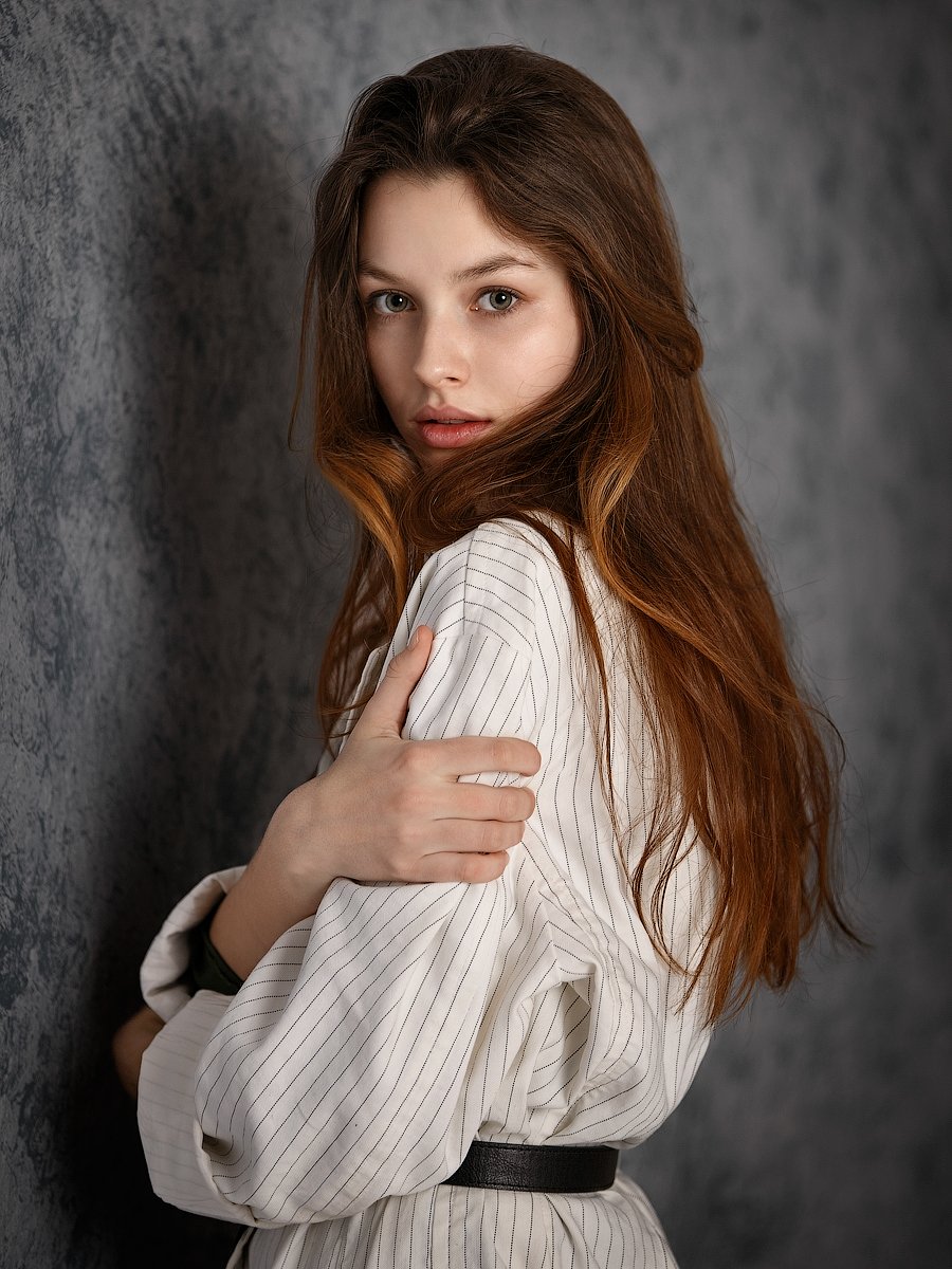 портрет девушка, Михаил Корнилов