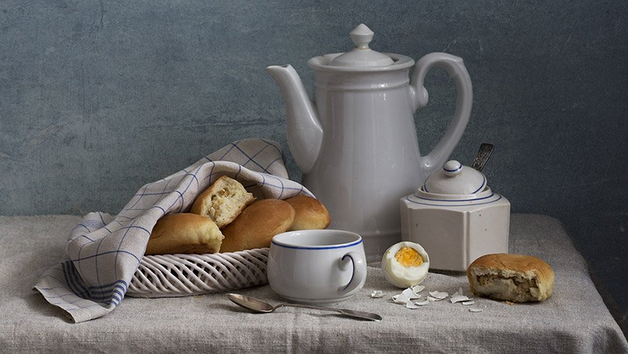 пироги, кувшин белый, чашка, яйцо, сахарница, ложка, Марина Кулакова