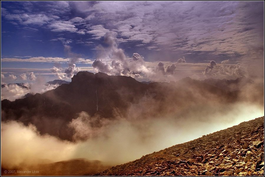 горы,туман,ущелье,облака,свет,камчатка, Александр Лицис