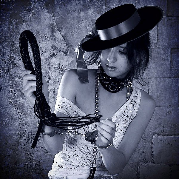 девушка шляпа наручники ошейник плеть, Борис Никитин