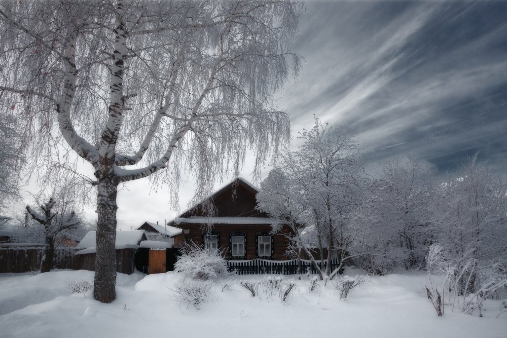 улица, снег, сугробы, избушка, деревья, иней, облака, зима, мороз, Георгий Машковцев