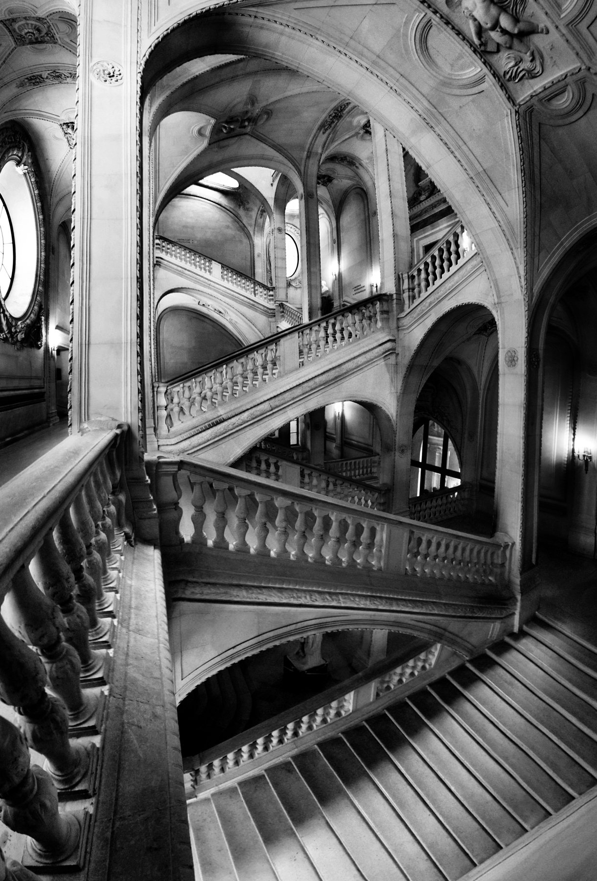 staircase, louvre, paris, monochrome, light, shadow, columns, arcades,, Endegor