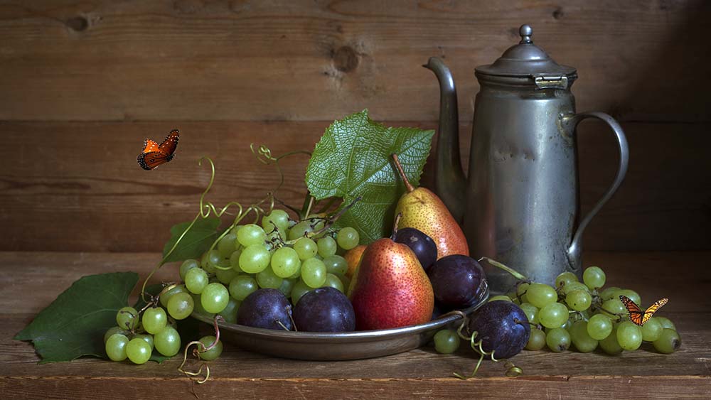 бабочки, виноград, груши,сливы, металлический кофейник, Марина Кулакова