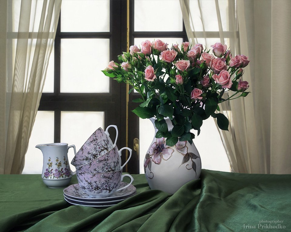 натюрморт, цветочный , букет, кустовые розы, фарфоровая посуда, интерьер, Ирина Приходько