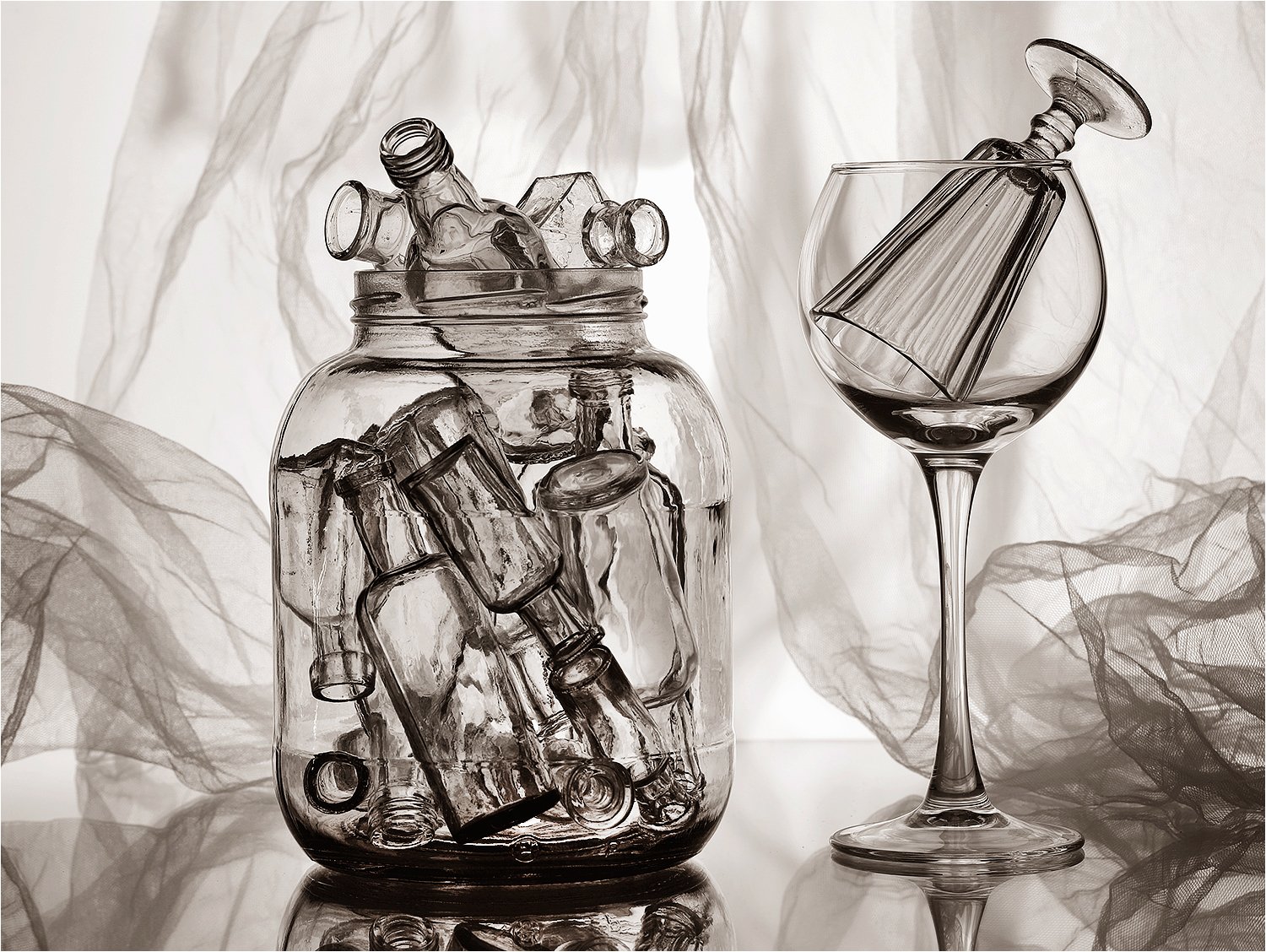 стекло, бутылочки, пузырьки, банка, рюмка, бокал, натюрморт,, Victor Pechenev