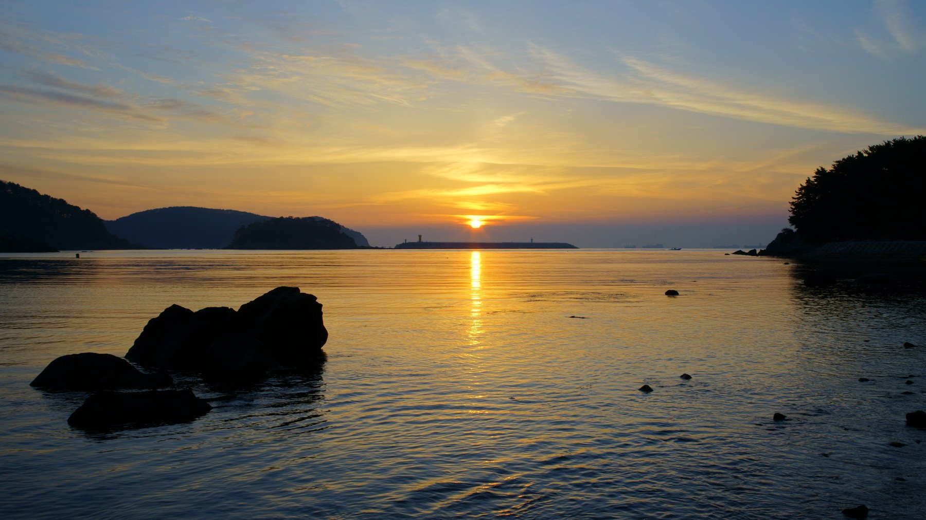 south korea, ulsan, sea, seascape, sunrise, light, boat, sun, clouds, ships, reflection, rocks, island, mountain, Shin
