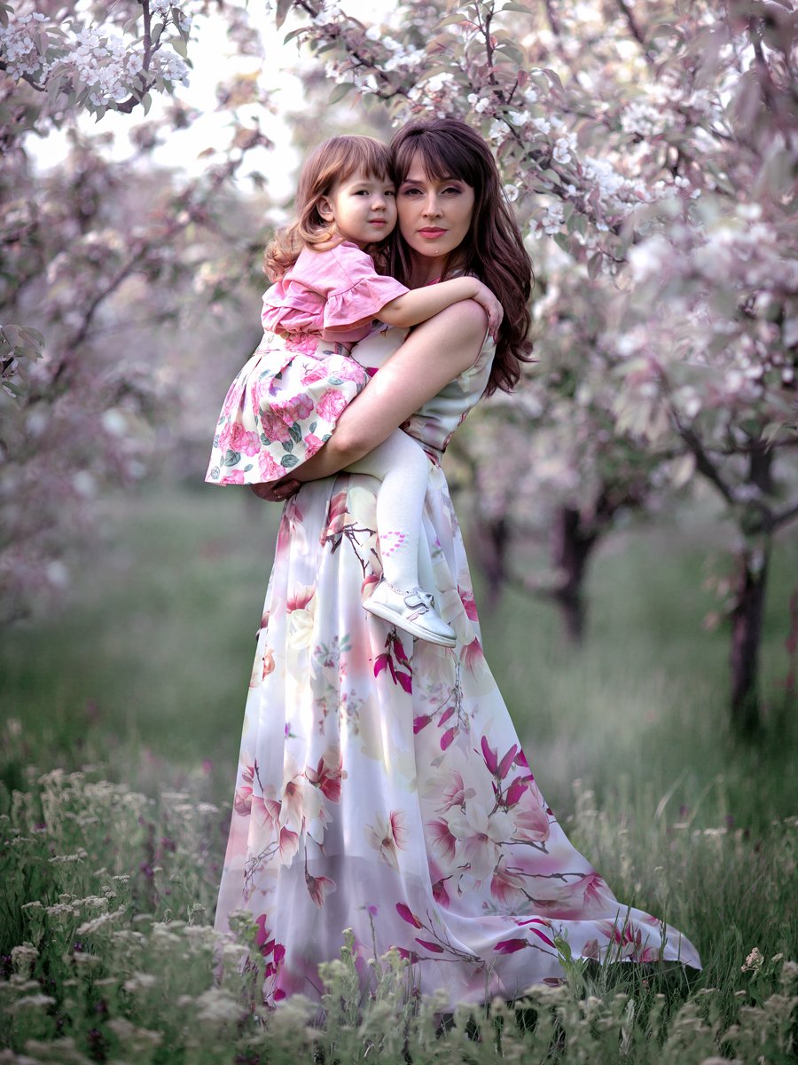 девушка красивая женщина платье трава свет волосы природа ребенок девочка цветение цветы деревья парк любовь нежность забота, Евгения Брусенцова