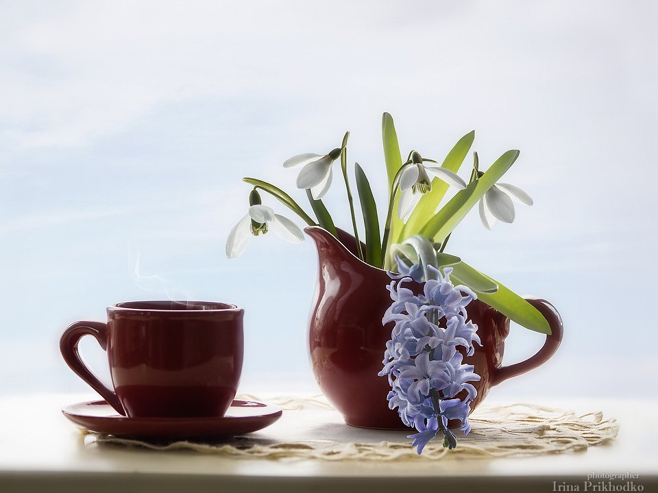 натюрморт, напитки, горячий кофе, весенние цветы, подснежники, гиацинт, Ирина Приходько