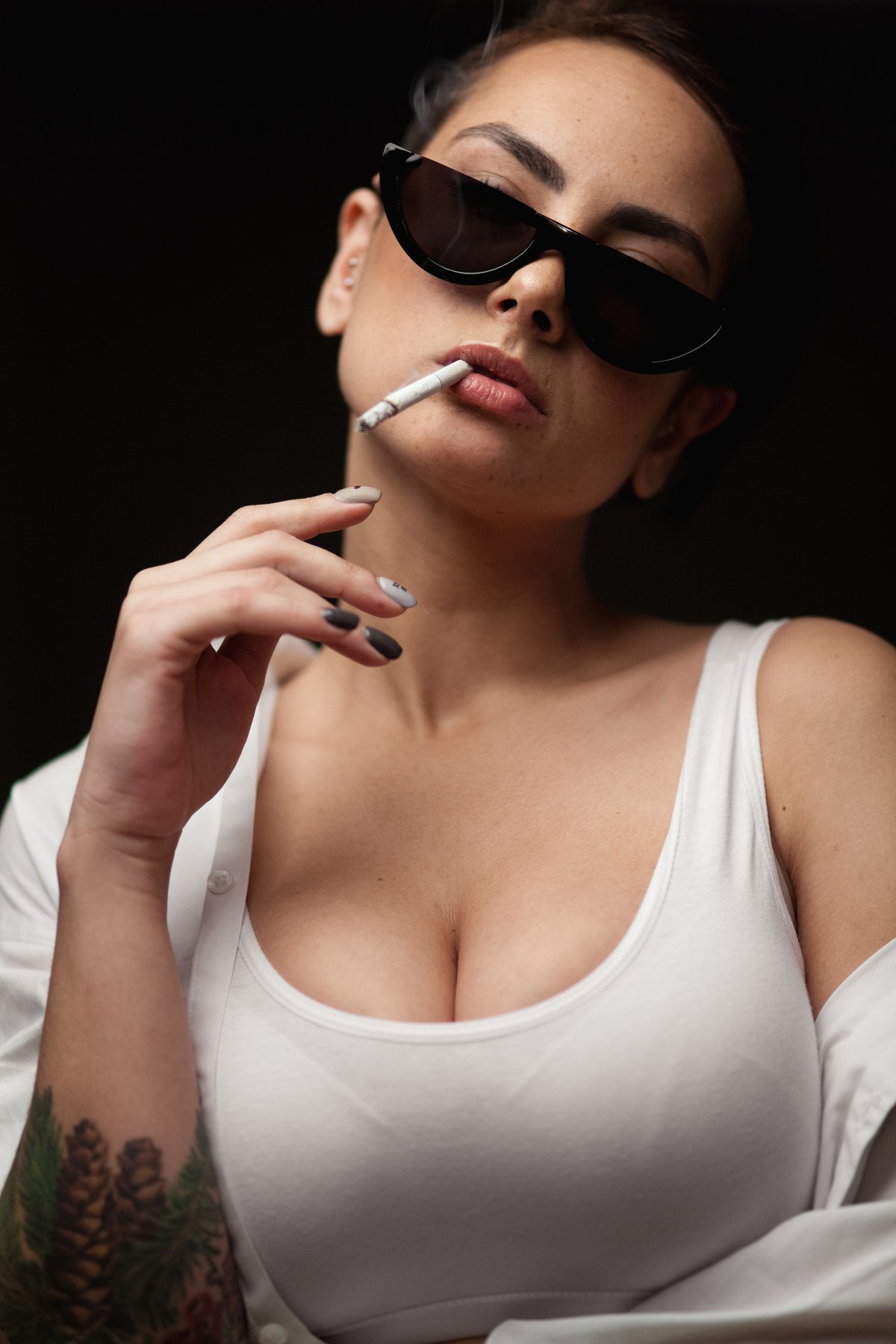 девушка, сигарета, портрет, в очках, Никита Чурсин