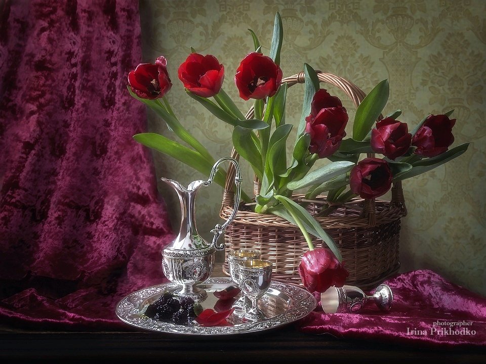 натюрморт, весна, букет, тюльпаны, серебряная посуда, Ирина Приходько