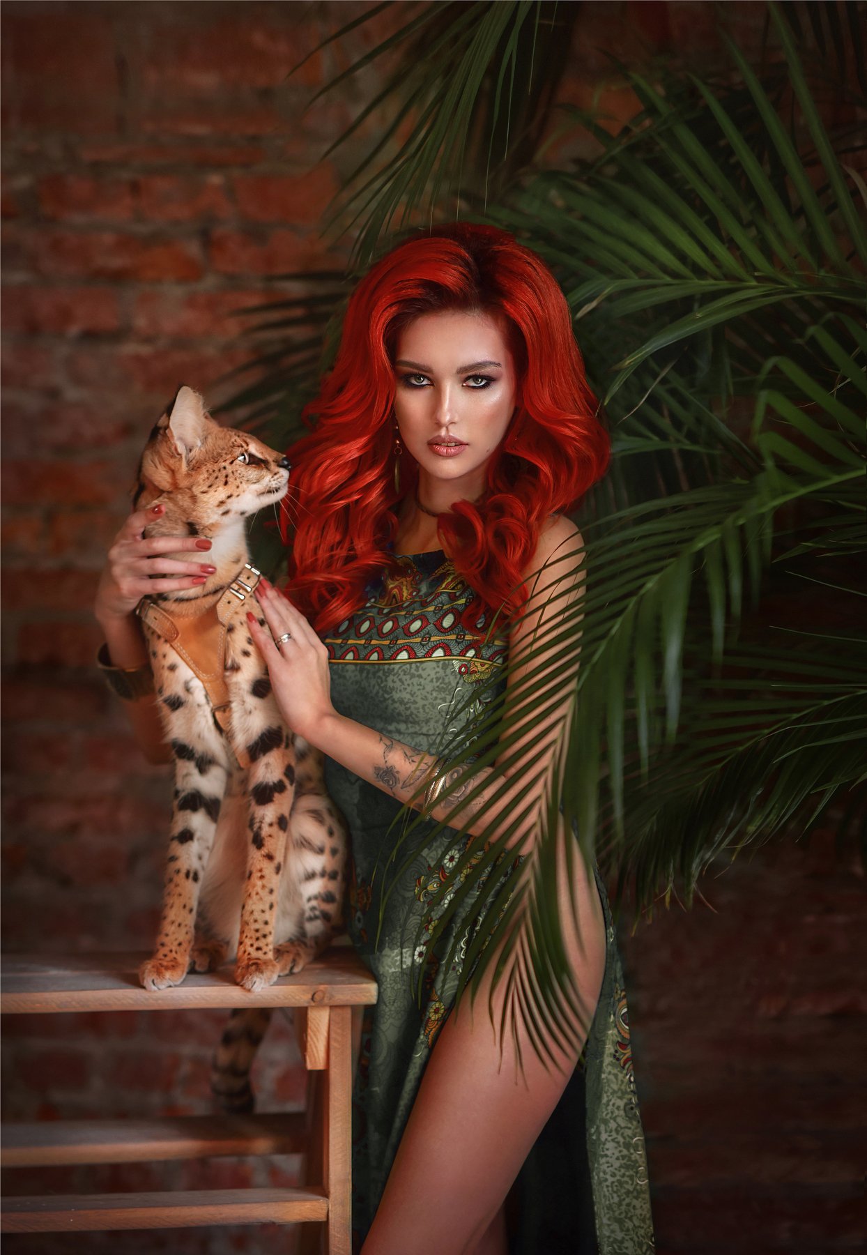 кошка,сервал,хищник.девушка.портрет,сексуальная ,красные волосы .женщина,домашние животные, Ilona Baimova