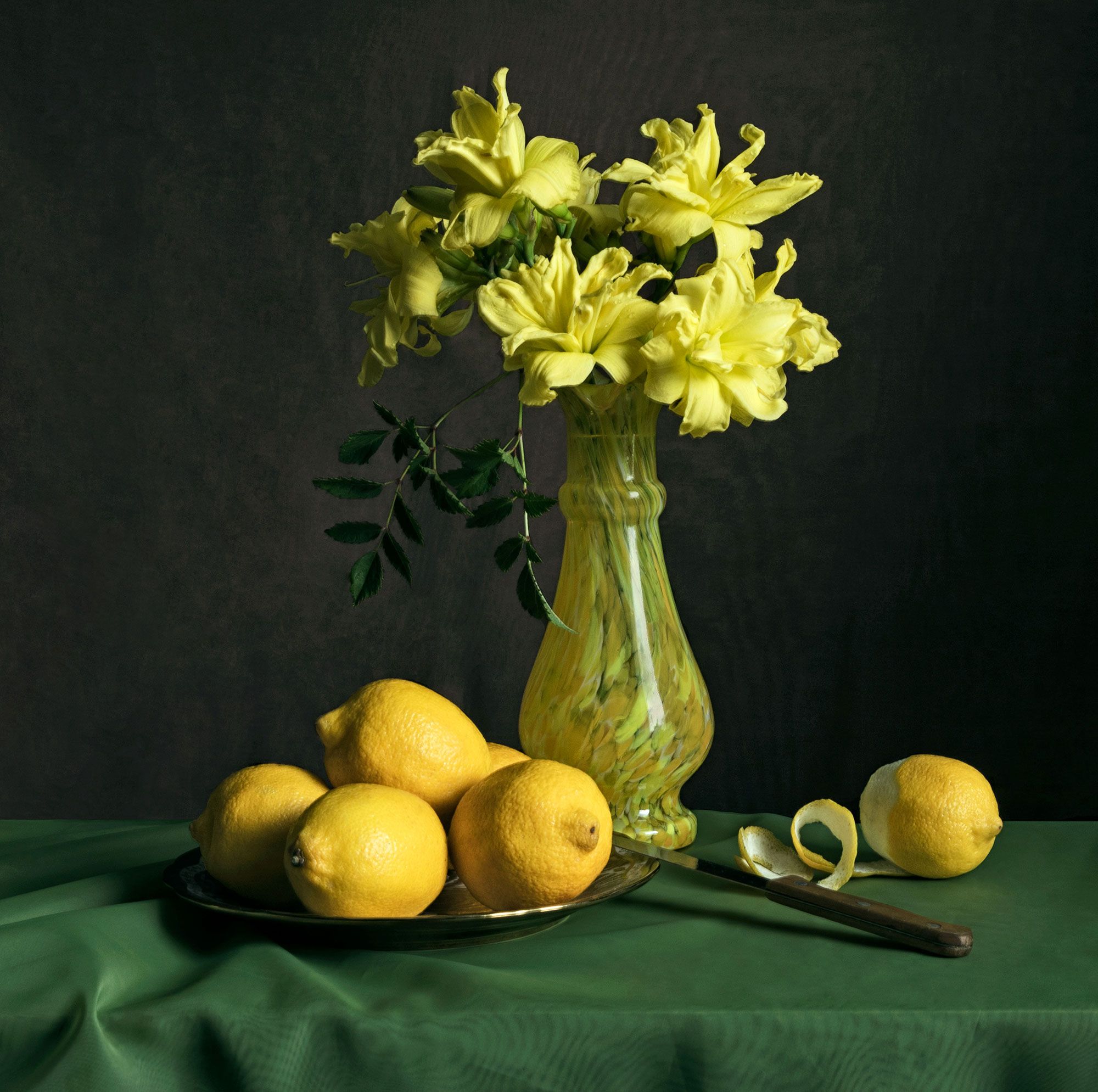 Натюрморт, лимоны, лилии, цветы, нож, ваза, Вера Лопатина