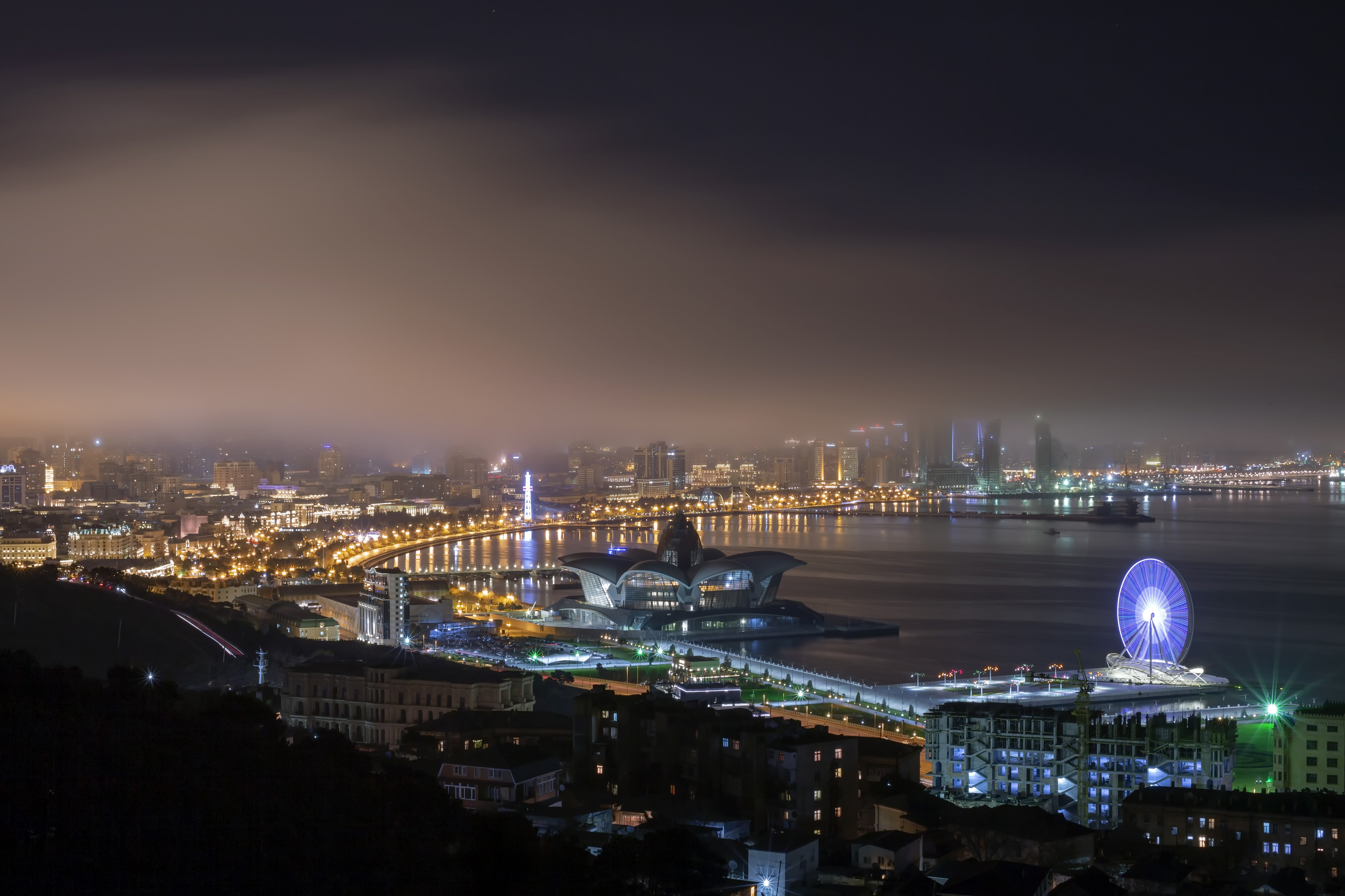 Город Баку ночью