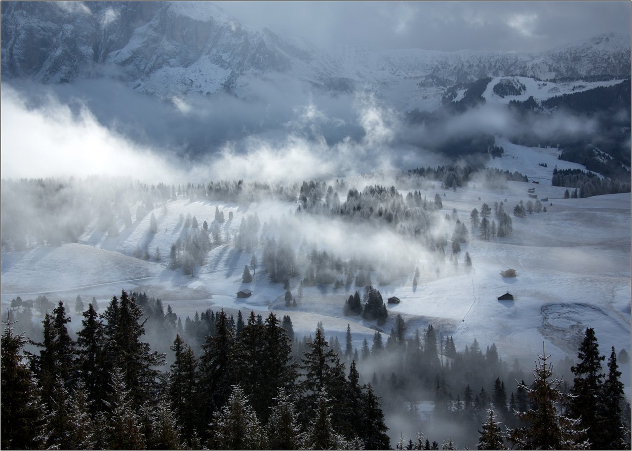 альпы доломитовые италия плато горы деревня туман облака, Boris Bort