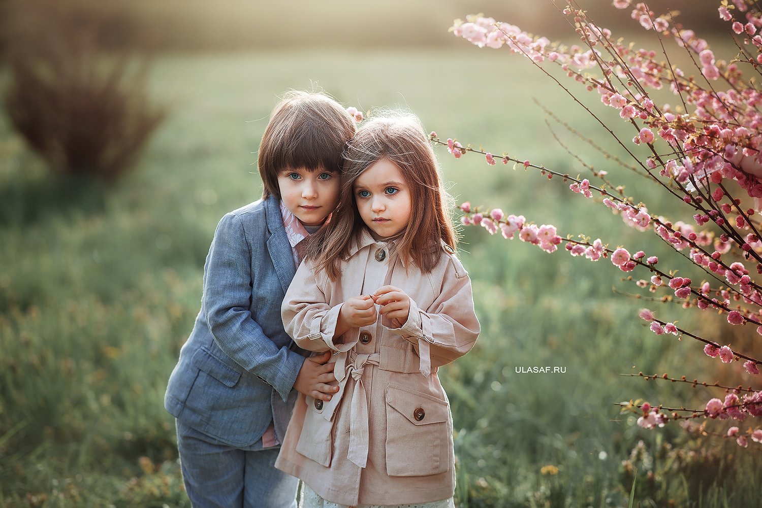 портрет, девочка, мальчик, фотосессия на природе, детские фото, boy, girl, лес, друзья, эмоции, дружба, солнышко, дети, закат, вечер, прогулка, фотопрогулка, лучи, sun, happy, happiness, сказка, волшебство, весна, spring, Юлия Сафо