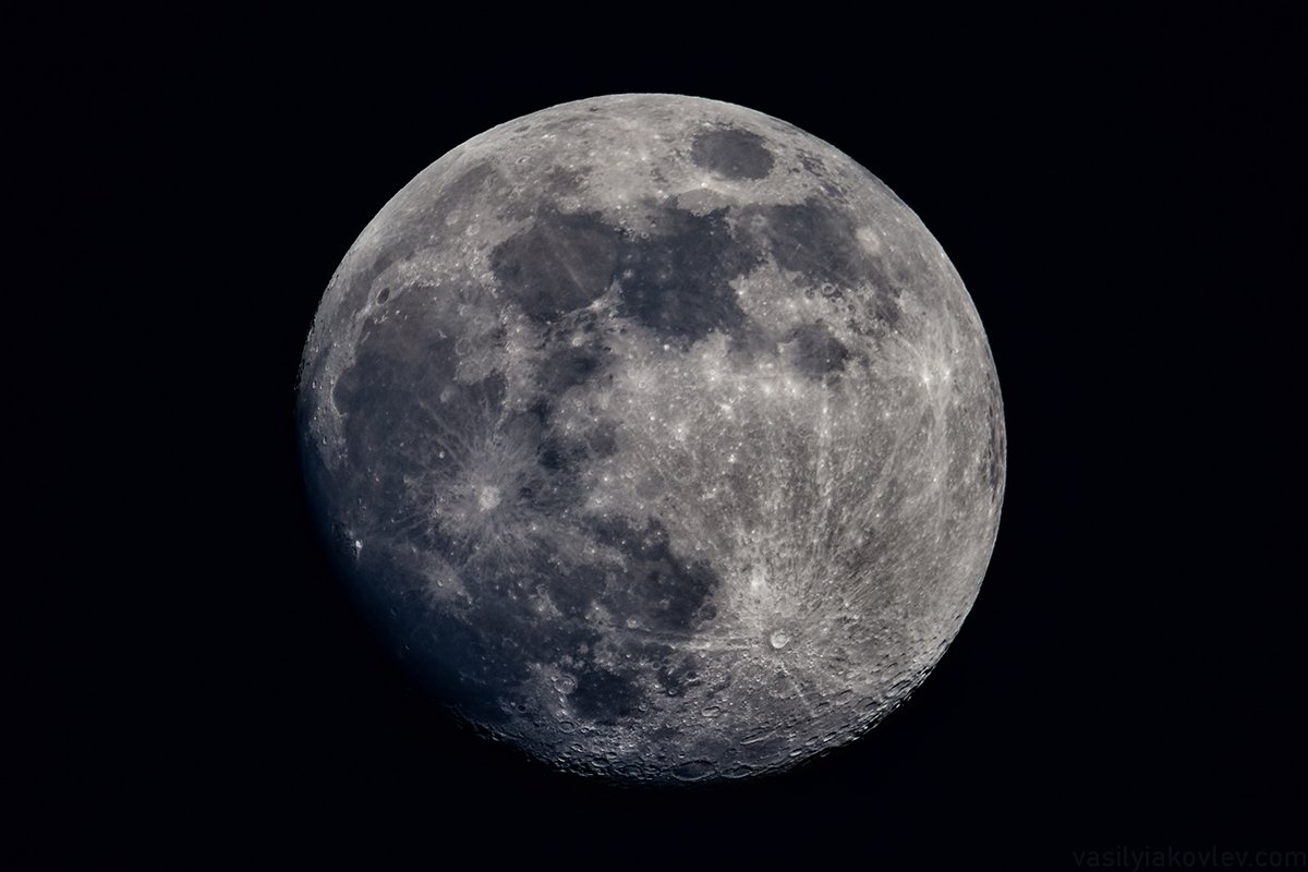Луна сегодня красивая. Photographer Vasiliy Yakovlev