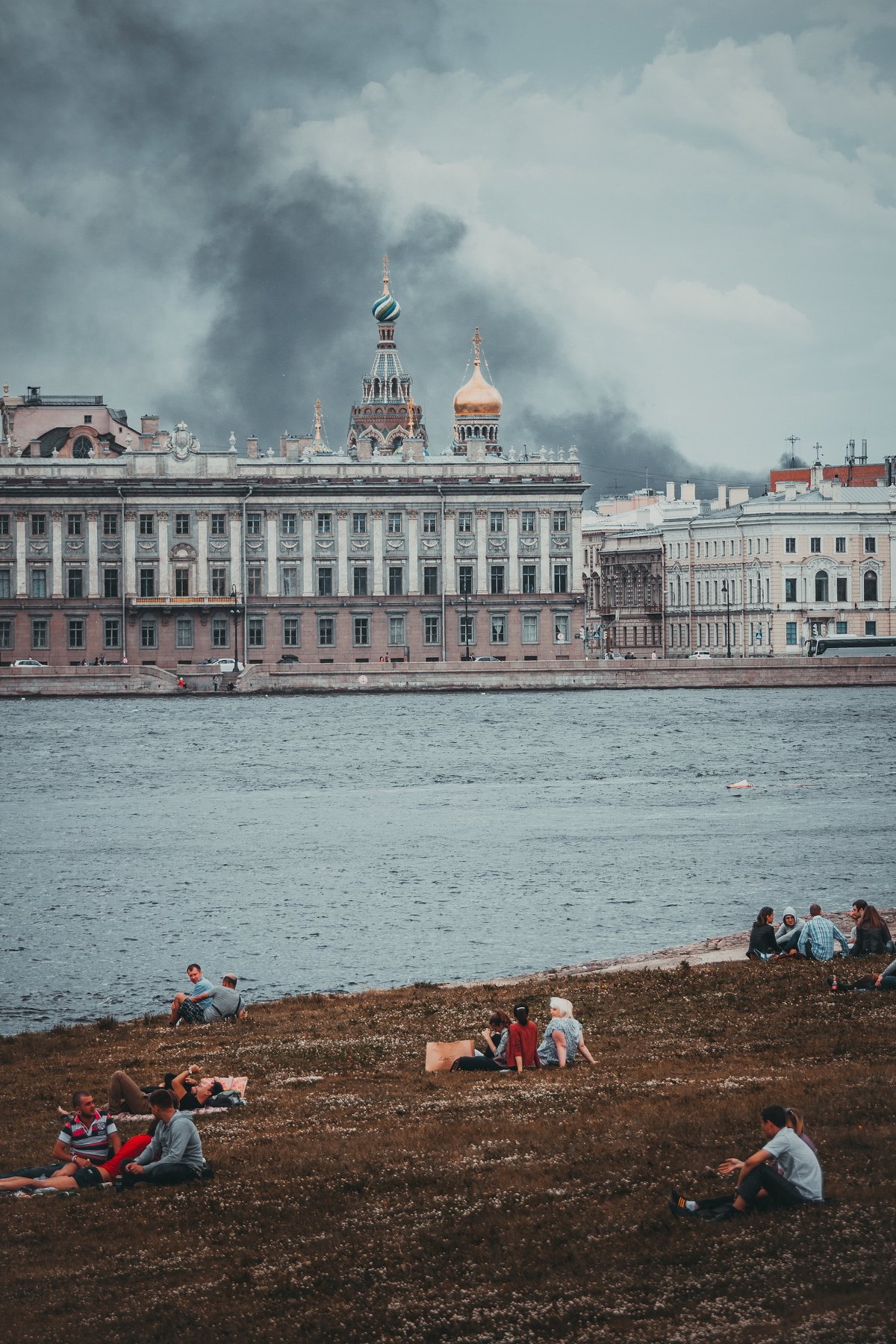 нева, безразличие, дым, люди, пожар, река, Vladimir Kedrov
