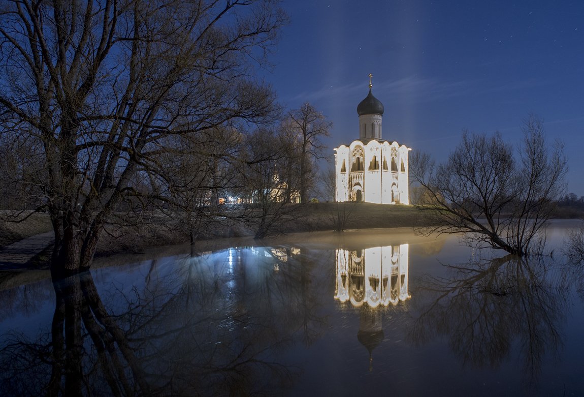 Храм Покрова на Нерли ночной