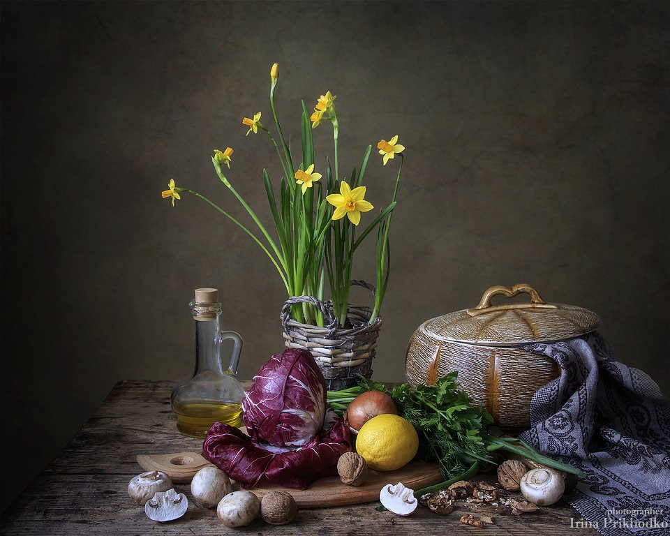 натюрморт, весна, цветы, овощи, салат радичио, Ирина Приходько