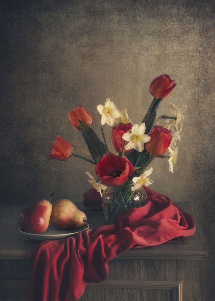 Цветы, тюльпаны, красная ткань, нарциссы, груши, Инна Грицик