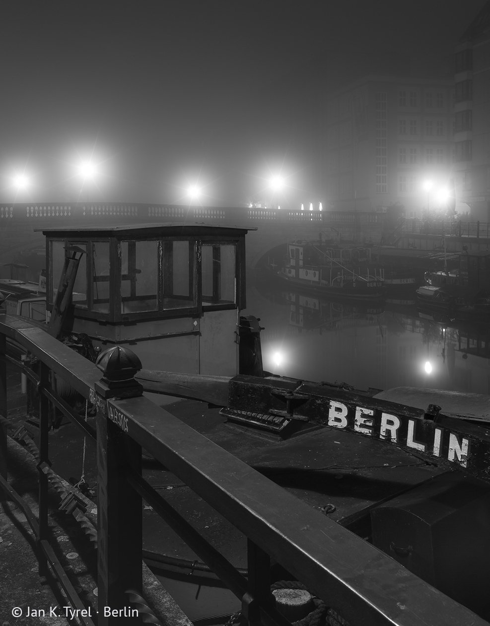 #berlin, nightphotography, fog, foggy, longexposure, Берлин, чб, monochrome, bnw, Чёрно-белая, ночная фотография, Jan Tyrel