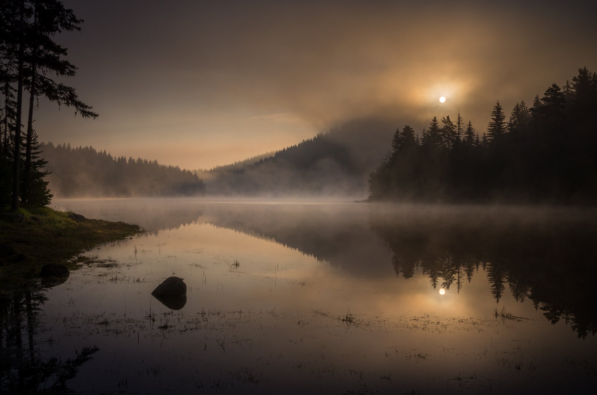 landscape nature scenery lake wood mist misty fog foggy light sunlight morning sunrise reflections mountain rhodopi bulgaria туман озеро утро, Александър Александров