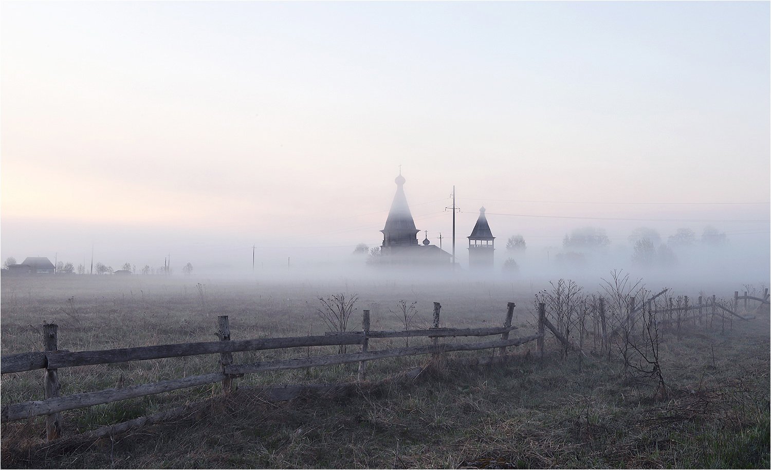 утро, туман, деревянный храм, церковь, весна, май, забор,, Victor Pechenev